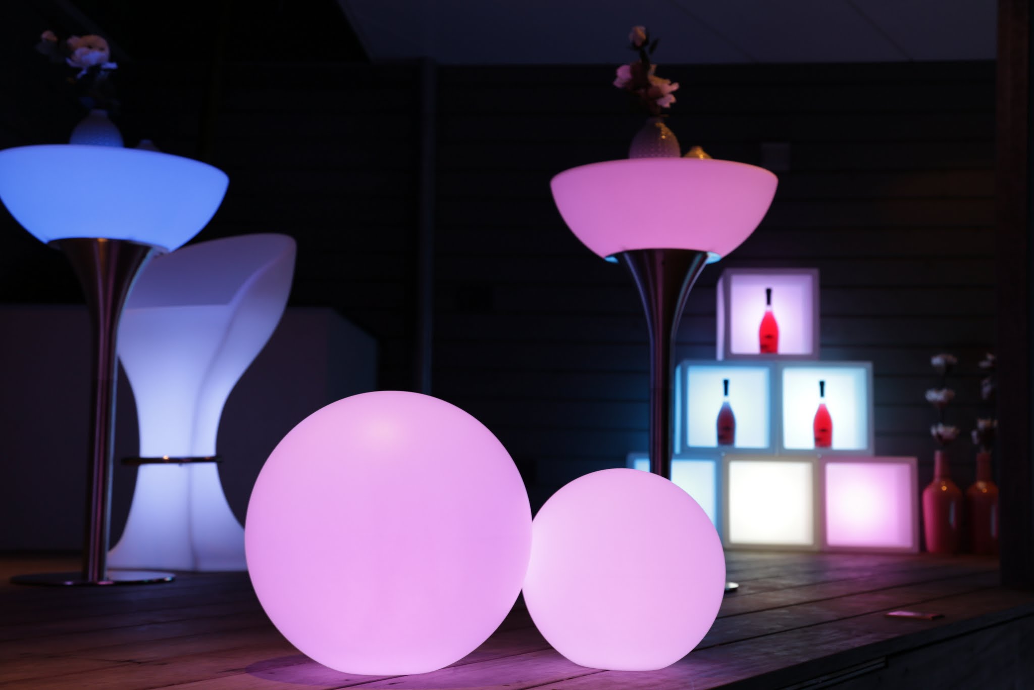 LED Cocktailtafels in roze en blauw