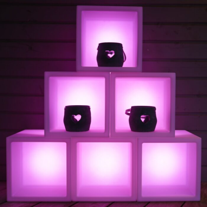 LED presentatiekubussen in kleur roze ingesteld